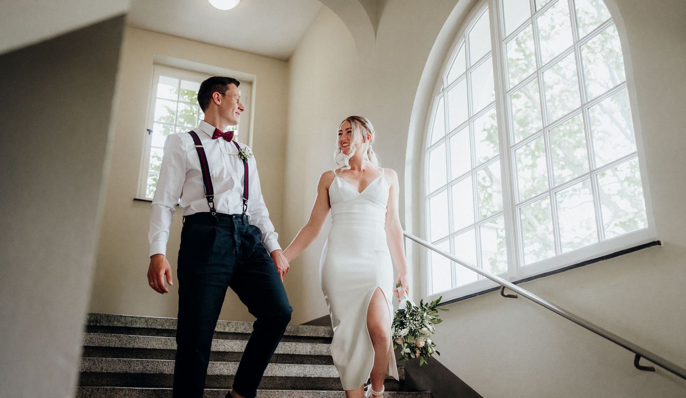 Detailaufnahme vom Ring des Ehemanns bei einer kirchlichen Hochzeit in Herford 